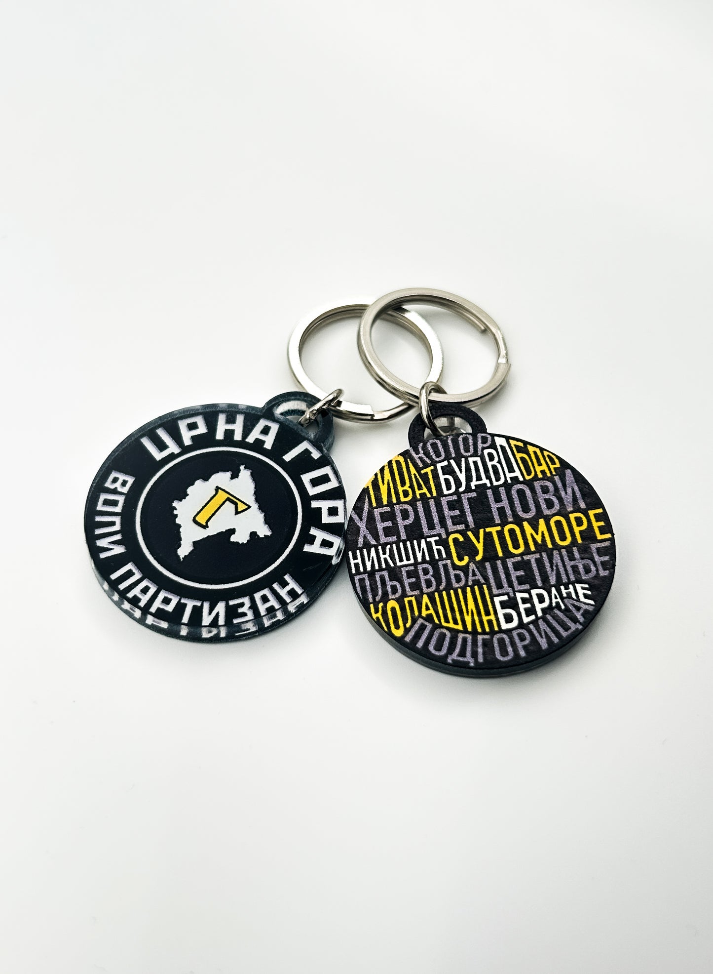 Kliritni privezak "Crna Gora voli Partizan"